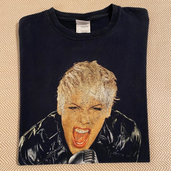 2009 PINK Funhouse Tour T Shirt - Picture 1 of 9